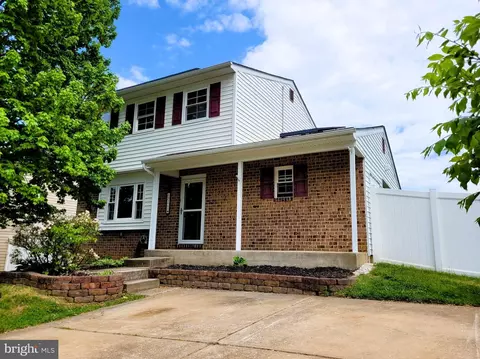 9121 Summer Park Dr, Parkville, MD 21234