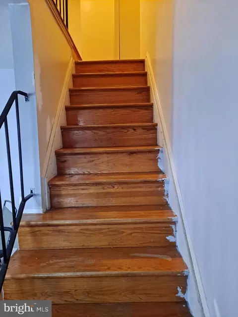 Entry Way - 5663 Whitby Rd, Baltimore, MD 21206 photo 3 of 6