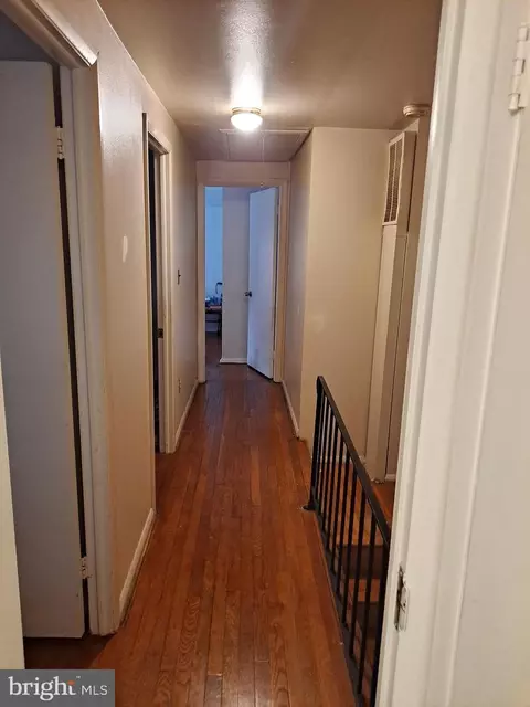 Entry Way - 5663 Whitby Rd, Baltimore, MD 21206 photo 4 of 6