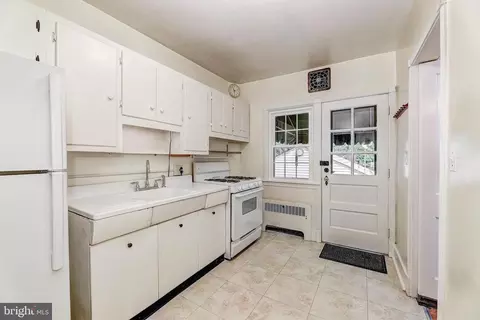 Kitchen - 47 Dunkirk Rd, Baltimore, MD 21212 photo 1 of 2