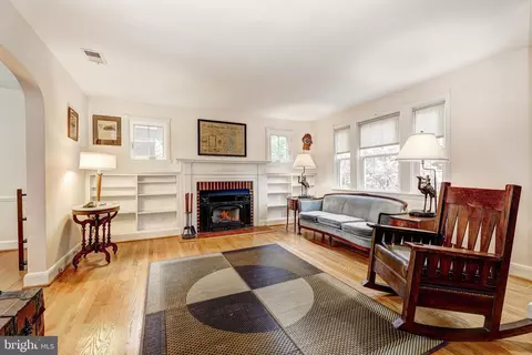Living - 47 Dunkirk Rd, Baltimore, MD 21212 photo 1 of 4