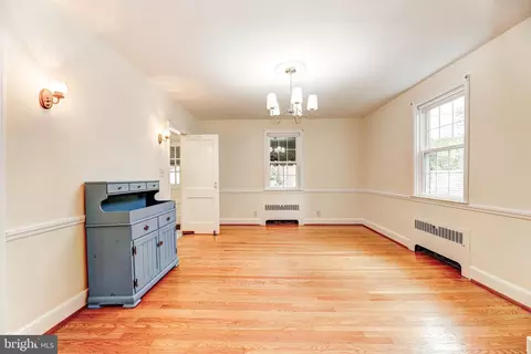 Living - 47 Dunkirk Rd, Baltimore, MD 21212 photo 4 of 4