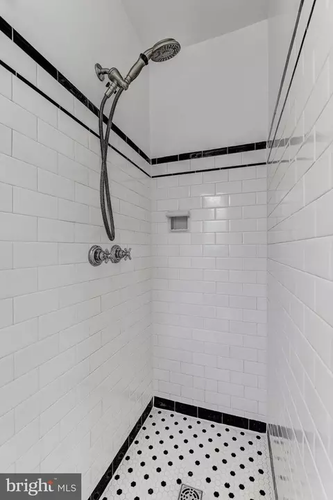Bath - 47 Dunkirk Rd, Baltimore, MD 21212 photo 2 of 4