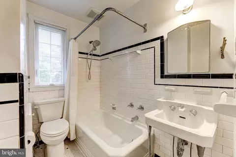 Bath - 47 Dunkirk Rd, Baltimore, MD 21212 photo 3 of 4