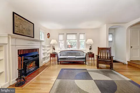 Living - 47 Dunkirk Rd, Baltimore, MD 21212 photo 3 of 4
