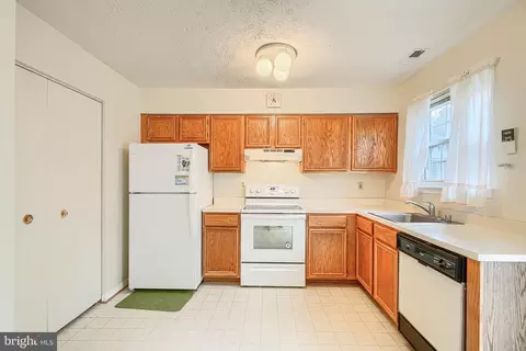 Kitchen - 2 Chelmsford Ct, Middle River, MD 21220 photo 1 of 3