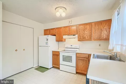Kitchen - 2 Chelmsford Ct, Middle River, MD 21220 photo 2 of 3