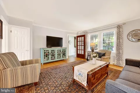 Living - 425 Murdock Rd, Baltimore, MD 21212 photo 3 of 3