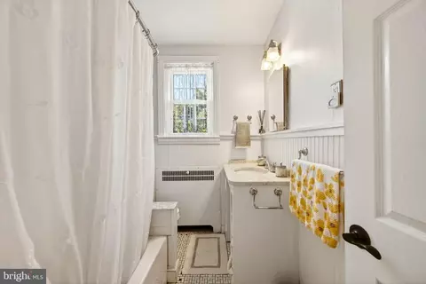 Bath - 425 Murdock Rd, Baltimore, MD 21212 photo 4 of 6