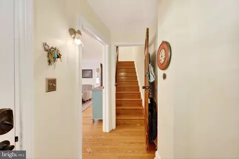 Entry Way - 425 Murdock Rd, Baltimore, MD 21212 photo 2 of 8