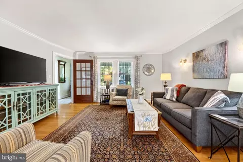 Living - 425 Murdock Rd, Baltimore, MD 21212 photo 2 of 3