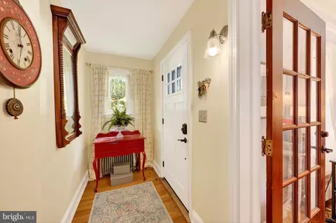 Entry Way - 425 Murdock Rd, Baltimore, MD 21212 photo 1 of 8