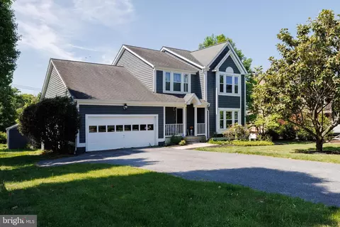 3 Stardust Ct, Catonsville, MD 21228