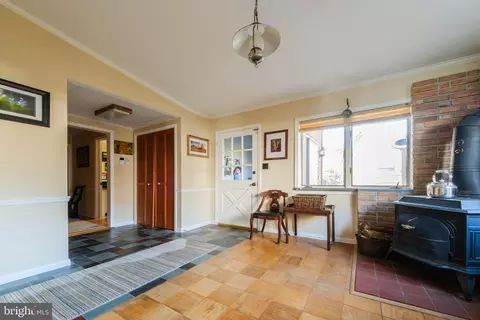 Entry Way - 6029 Loreley Beach Rd, White Marsh, MD 21162 photo 3 of 6