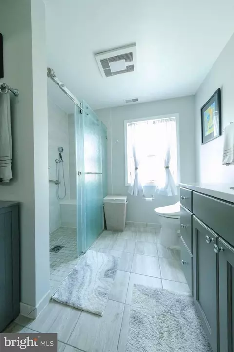 Bath - 6029 Loreley Beach Rd, White Marsh, MD 21162 photo 3 of 4