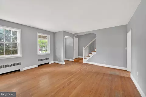 Living - 124 Dunkirk Rd, Baltimore, MD 21212 photo 2 of 5