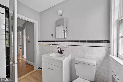 Bath - 124 Dunkirk Rd, Baltimore, MD 21212 photo 2 of 3