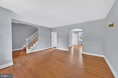 Living - 124 Dunkirk Rd, Baltimore, MD 21212 photo 4 of 5