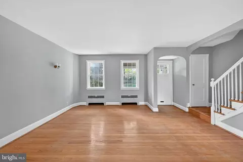 Living - 124 Dunkirk Rd, Baltimore, MD 21212 photo 3 of 5