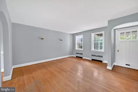 Living - 124 Dunkirk Rd, Baltimore, MD 21212 photo 1 of 5
