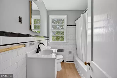 Bath - 124 Dunkirk Rd, Baltimore, MD 21212 photo 1 of 3