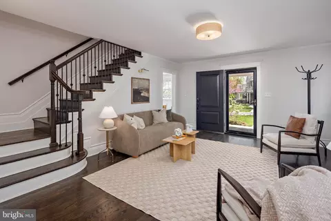Entry Way - 902 Kingston Rd, Baltimore, MD 21212 photo 1 of 5