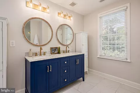 Bath - 902 Kingston Rd, Baltimore, MD 21212 photo 6 of 8