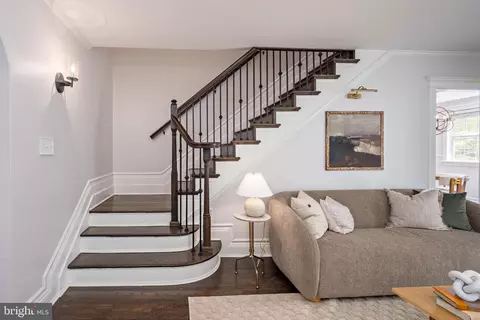 Entry Way - 902 Kingston Rd, Baltimore, MD 21212 photo 4 of 5