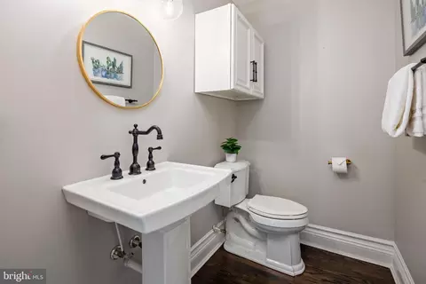 Bath - 902 Kingston Rd, Baltimore, MD 21212 photo 1 of 8