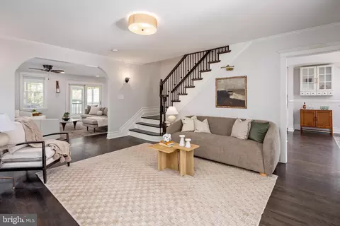 Entry Way - 902 Kingston Rd, Baltimore, MD 21212 photo 2 of 5