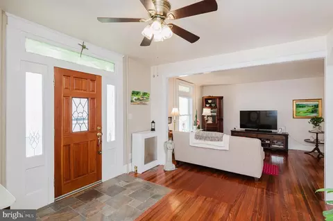 Entry Way - 10 Elmont Ave, Baltimore, MD 21206 photo 4 of 6