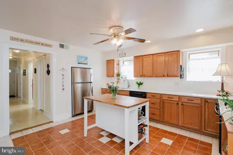 Kitchen - 10 Elmont Ave, Baltimore, MD 21206 photo 3 of 4