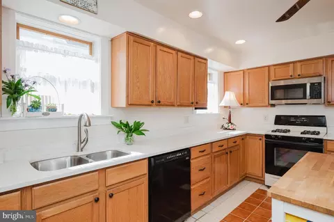 Kitchen - 10 Elmont Ave, Baltimore, MD 21206 photo 2 of 4