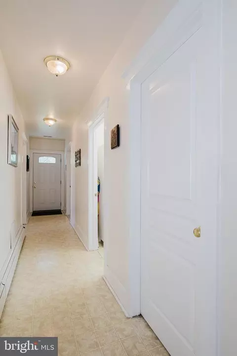 Entry Way - 10 Elmont Ave, Baltimore, MD 21206 photo 5 of 6