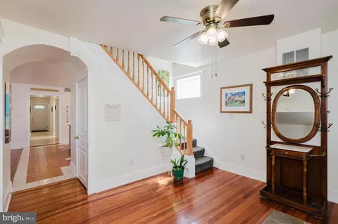 Entry Way - 10 Elmont Ave, Baltimore, MD 21206 photo 3 of 6