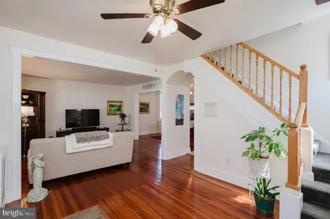 Entry Way - 10 Elmont Ave, Baltimore, MD 21206 photo 2 of 6