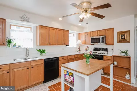 Kitchen - 10 Elmont Ave, Baltimore, MD 21206 photo 1 of 4