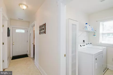 Entry Way - 10 Elmont Ave, Baltimore, MD 21206 photo 6 of 6