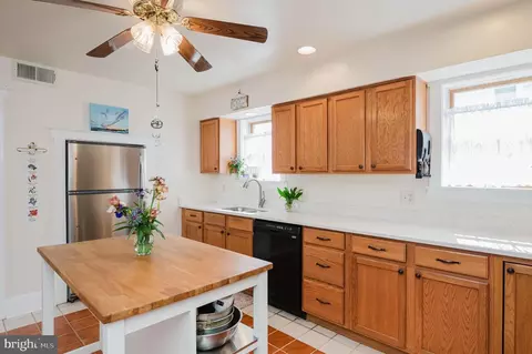 Kitchen - 10 Elmont Ave, Baltimore, MD 21206 photo 4 of 4