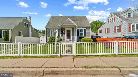 18 N Hawthorne Rd, Middle River, MD 21220