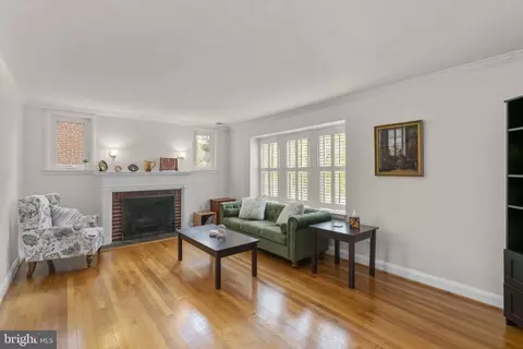 Living - 636 Overbrook Rd, Baltimore, MD 21212 photo 2 of 6