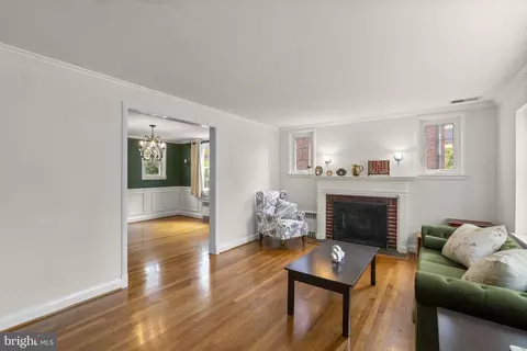 Living - 636 Overbrook Rd, Baltimore, MD 21212 photo 1 of 6