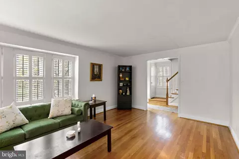 Living - 636 Overbrook Rd, Baltimore, MD 21212 photo 3 of 6