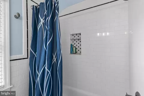 Bath - 636 Overbrook Rd, Baltimore, MD 21212 photo 3 of 3