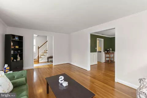 Living - 636 Overbrook Rd, Baltimore, MD 21212 photo 4 of 6