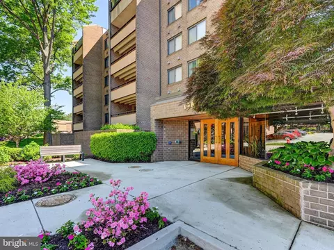 1 High Stepper Ct #602, Pikesville, MD 21208