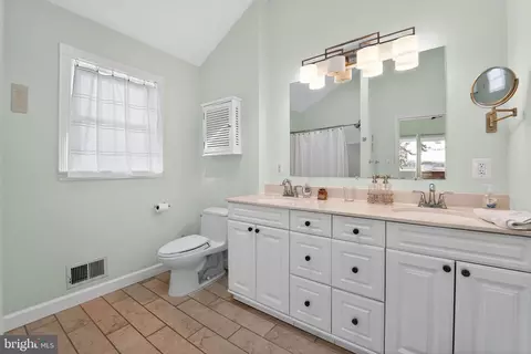 Bath - 1400 Burke Rd, Middle River, MD 21220 photo 1 of 3