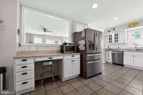 Kitchen - 1400 Burke Rd, Middle River, MD 21220 photo 2 of 3
