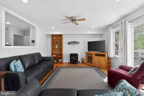 Living - 1400 Burke Rd, Middle River, MD 21220 photo 3 of 5