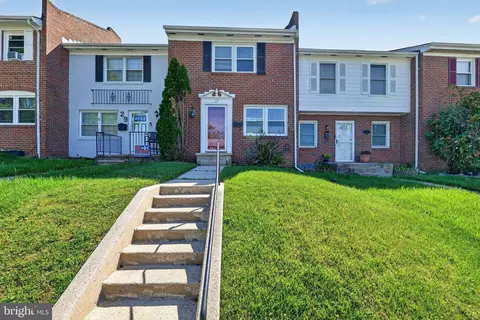27 Terron Ct, Parkville, MD 21234